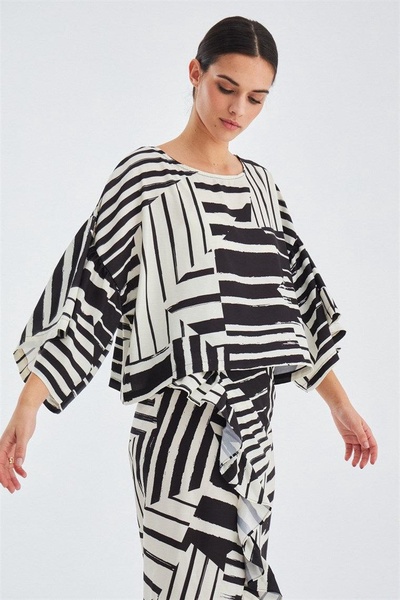 Hanita Geometric Pattern Blouse In Black And Ecru