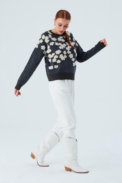 Stella Flower Patterned Pullover In Antracite / Ecru