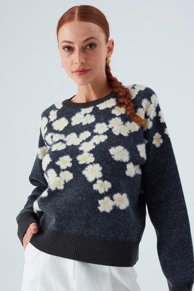 Stella Flower Patterned Pullover In Antracite / Ecru