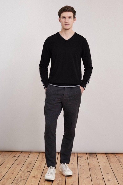 Men's V Neck Sweater In Black