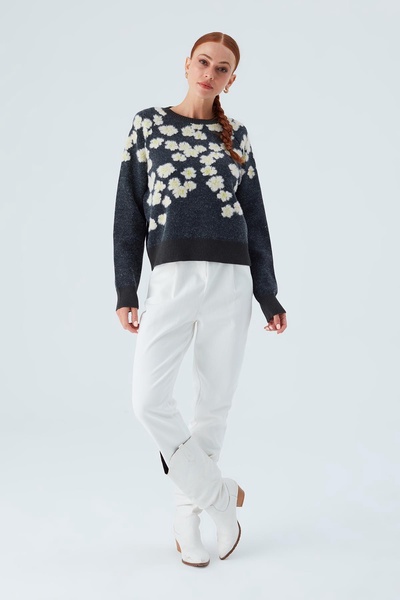 Stella Flower Patterned Pullover In Antracite / Ecru