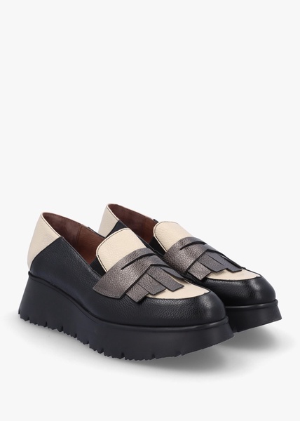 Medianoche Cream & Black Leather Loafers