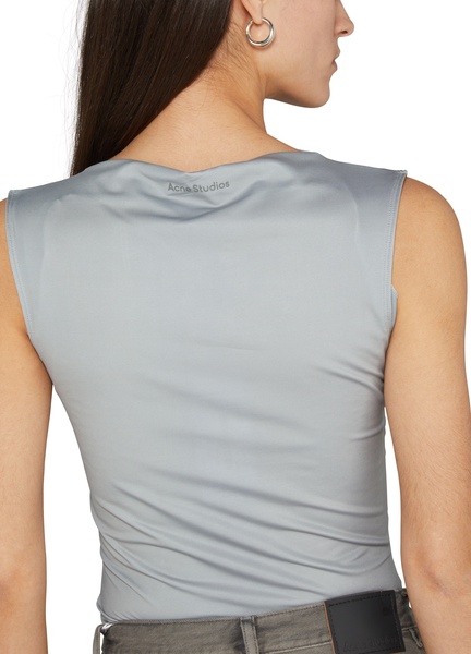 Sleeveless t-shirt