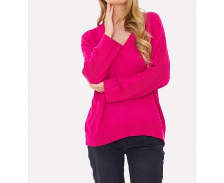 saddle shoulder rib v neck sweater in fuschia