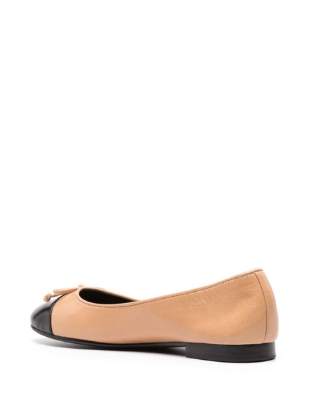 Beige Ballet Flats with Bow Detail and Contrasting Toe in Leather Woman