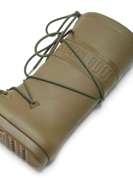 Rain water-repellent boots