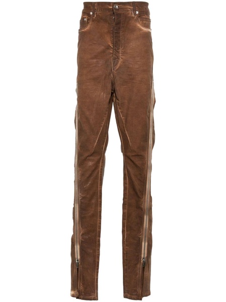 zip-detailed tapered jeans