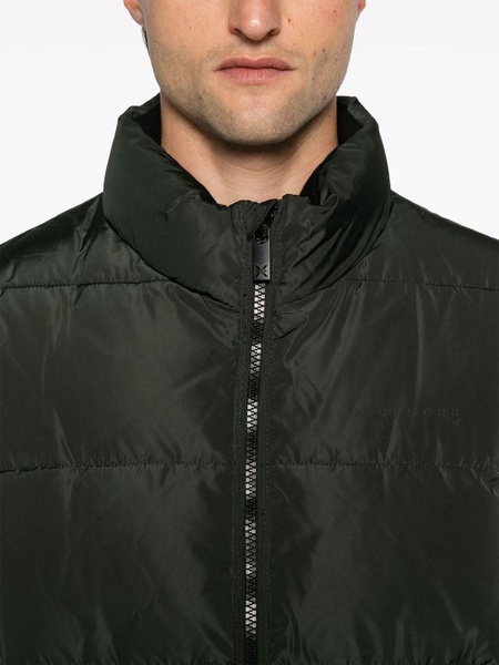 Short quilted down jacket with logo