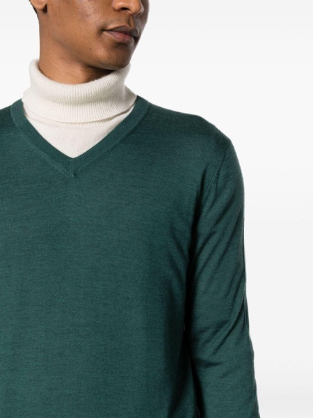 fine-knit V-neck jumper