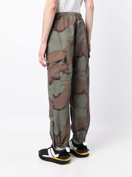 camouflage-print jogger pants 