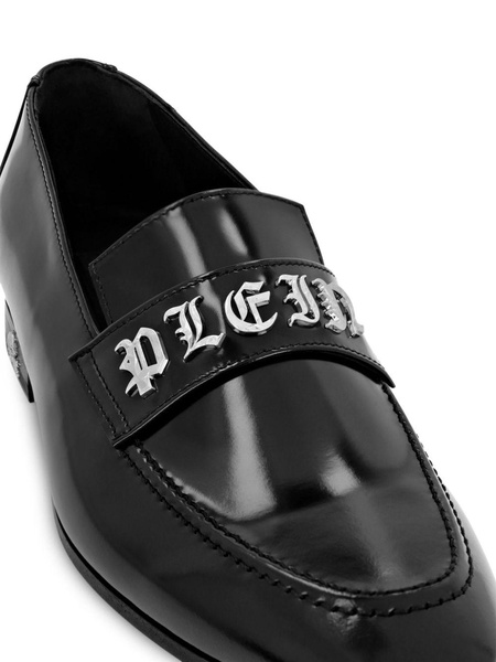 Gothic logo-plaque leather moccasins