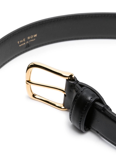 Classic buckle-fastening leather belt