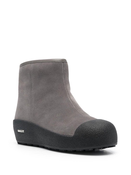 Guard ankle boots