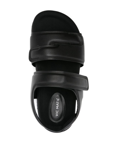 Gear flatform sandals