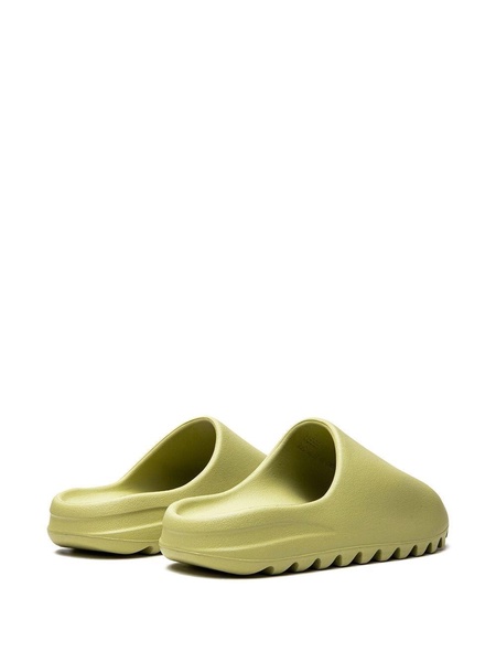 YEEZY Slide "Resin 2022" slides