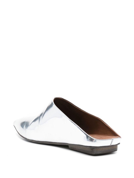 pointed-toe flat leather mules