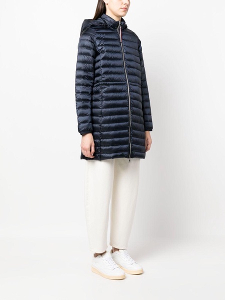 Feminine low down coat