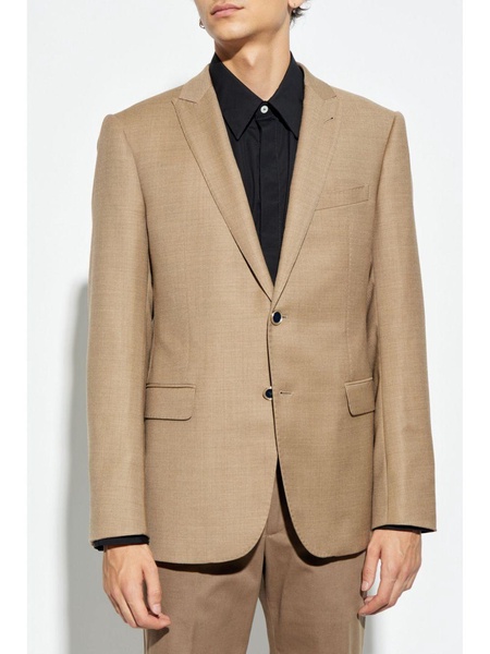 closed lapels buttoned blazer