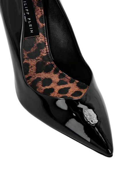 skull-appliqué patent-leather pumps