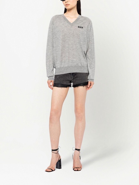 logo-patch V-neck cashmere jumper