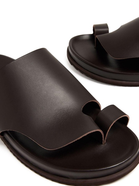 round-toe leather sandals