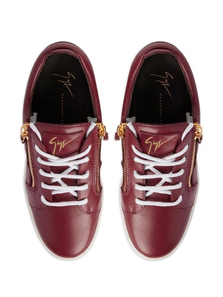 Nicki logo-patch leather sneakers