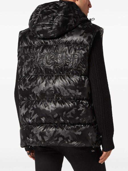 camouflage-print hooded puffer gilet