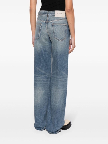 straight-leg stonewashed jeans