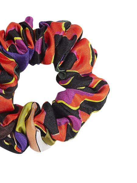 wave-print scrunchie