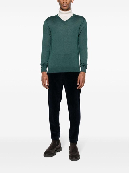 fine-knit V-neck jumper