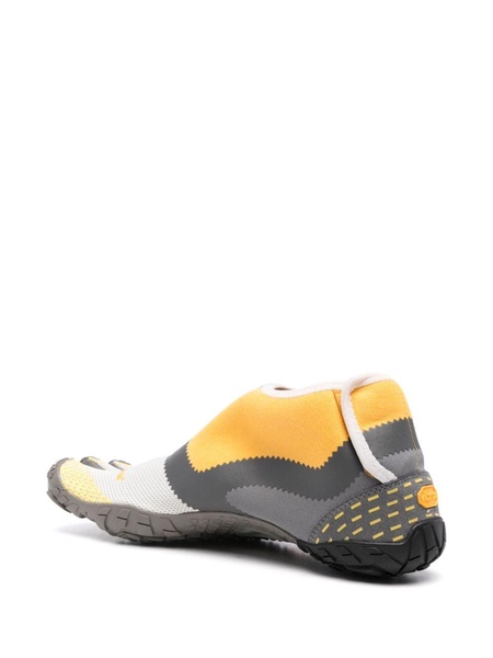 Vibram FiveFingers sneakers 