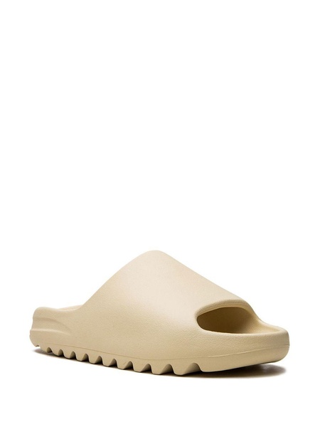 YEEZY "Bone (2022 Restock)" slides