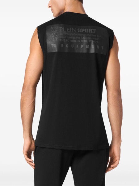 sleeveless T-shirt