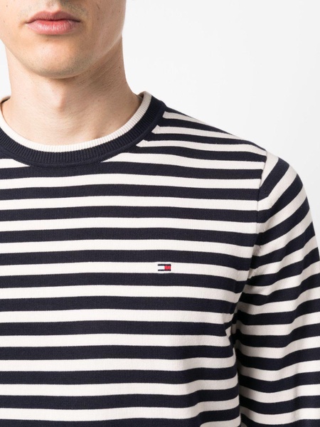 logo-embroidered fine-knit jumper