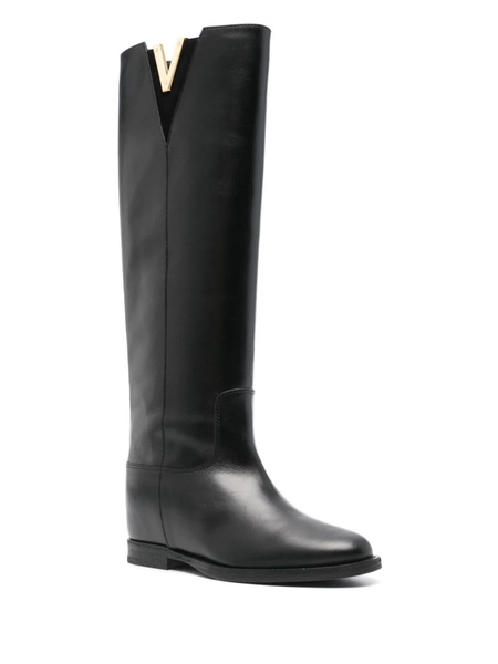 V-plaque knee boots