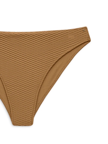 waffle-effect bikini bottoms