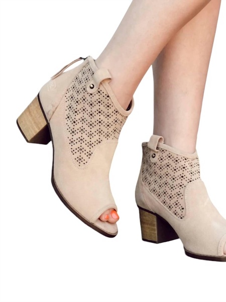 women trixie booties in beige