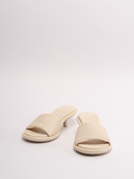 Brooch leather sandals with low heel