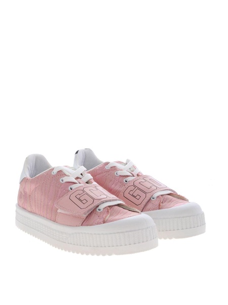 Sneakers in pink matelasse fabric