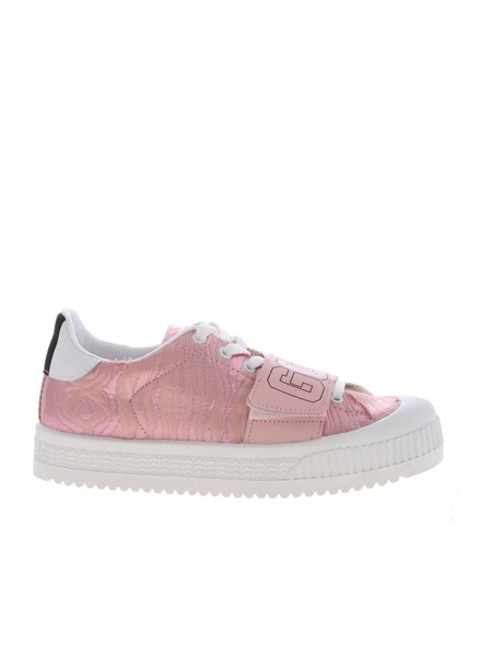 Sneakers in pink matelasse fabric