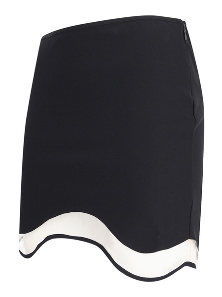 Asymmetric skirt