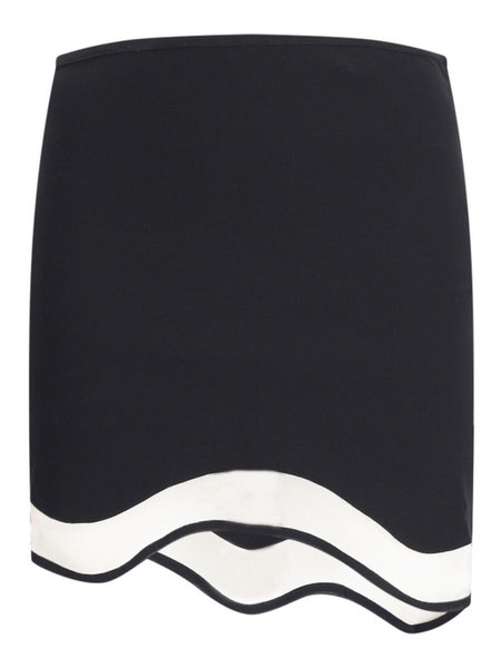 Asymmetric skirt