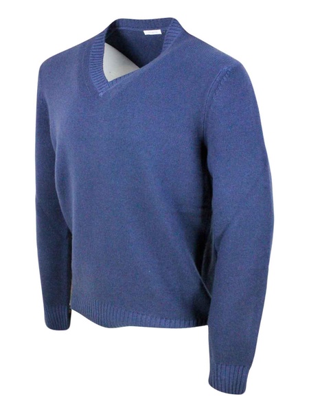 V-neck jumper