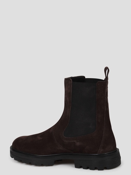 H673 Round-toe Chelsea Boots