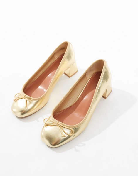 ASOS DESIGN Wide Fit Steffie bow detail mid block heeled shoes in gold