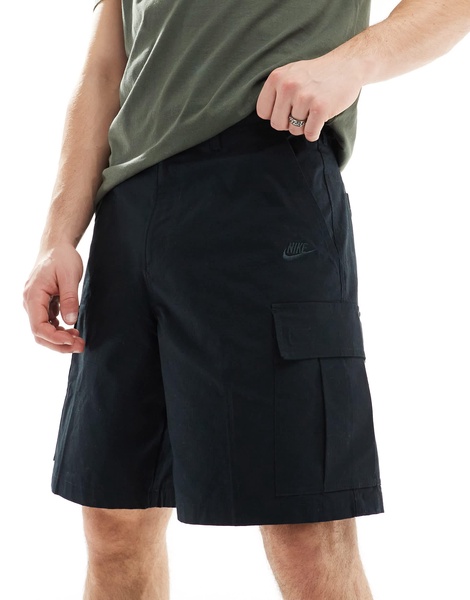 Nike Club woven cargo shorts in black