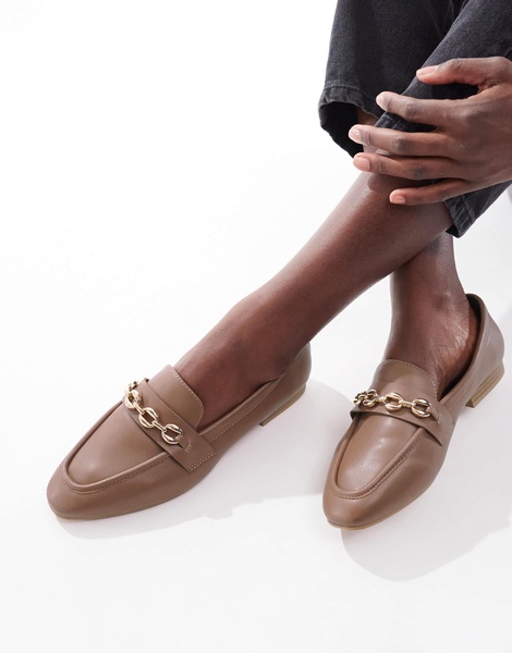 ASOS DESIGN Wide Fit Macaroon chain loafer in Tan