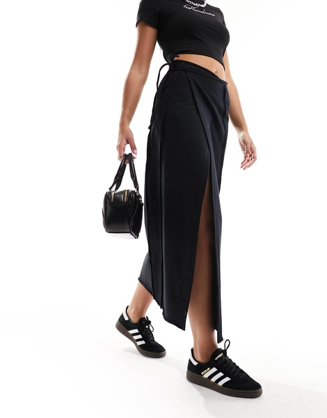 COLLUSION wrap midi skirt in black