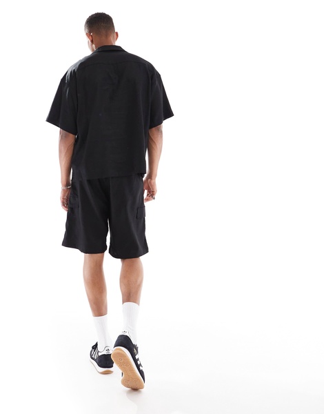 ADPT linen mix cargo shorts in black