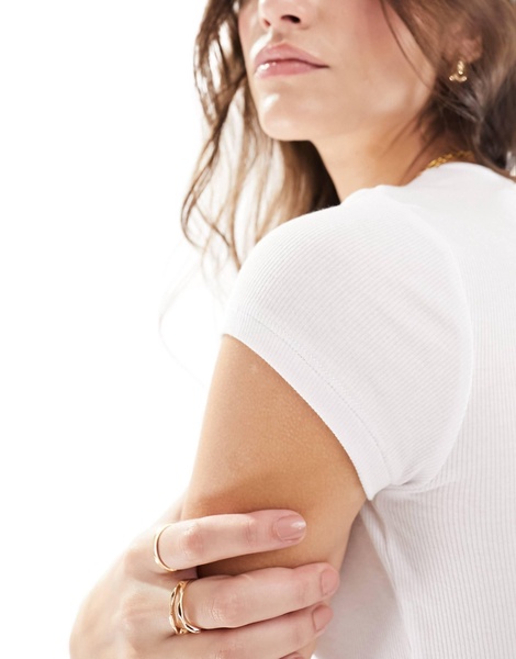 Cotton On ribbed fitted short sleeve T-shirt in white